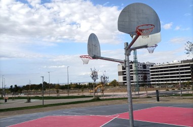 Parque Norte en la zona de Rosales del Canal, junto a Sinfonía del Canal