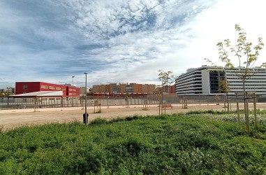 Colegio en las proximidades del Edificio Sinfonía del Canal